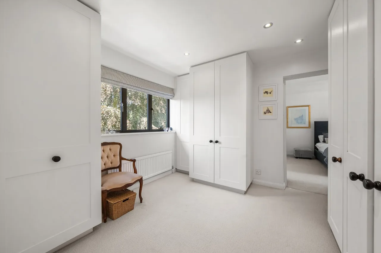 Old Avenue, West Byfleet, KT14, photo 13