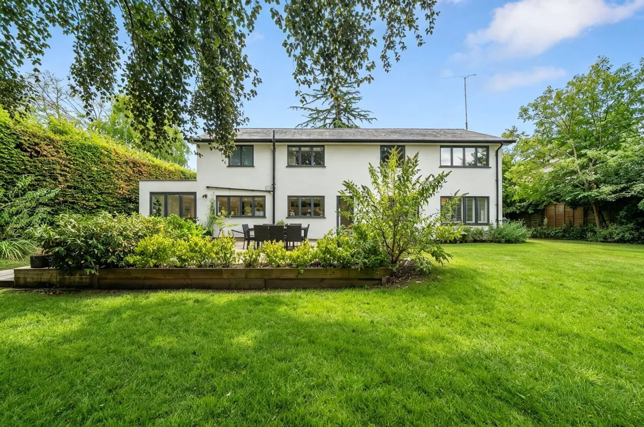 Old Avenue, West Byfleet, KT14, photo 21