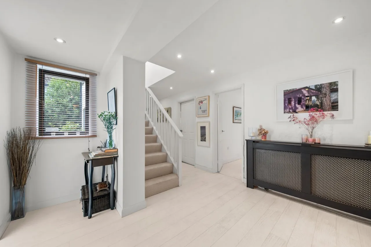 Old Avenue, West Byfleet, KT14, photo 5