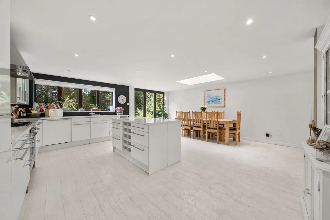 Old Avenue, West Byfleet, KT14, photo 9
