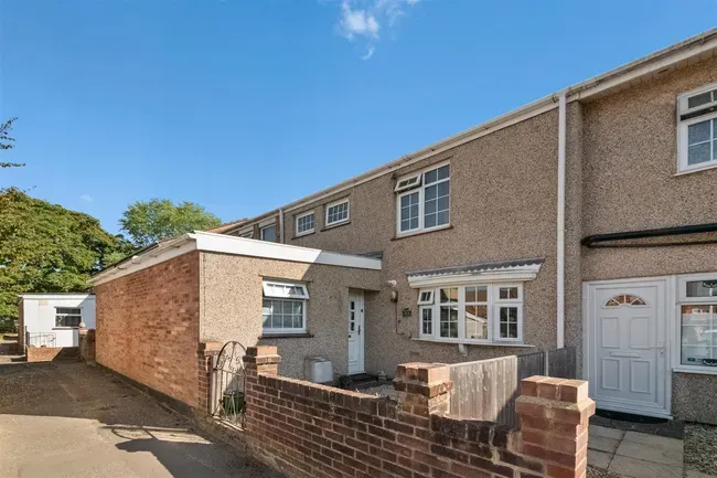 3 bed property for sale — Bosanquet Close, Uxbridge