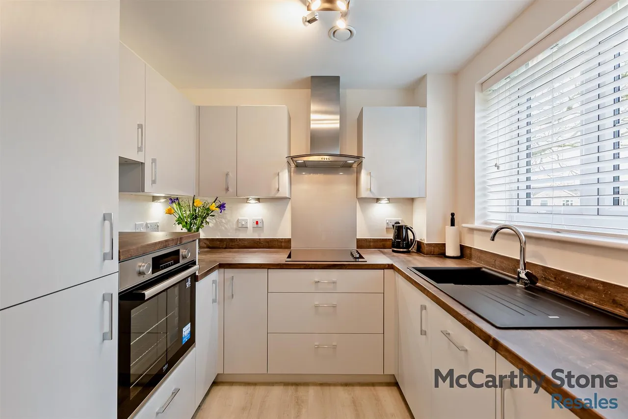 Hooton Road, Willaston, CH64, photo 2