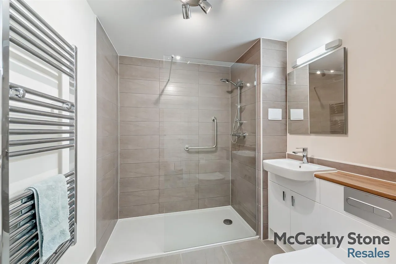 Hooton Road, Willaston, CH64, photo 4