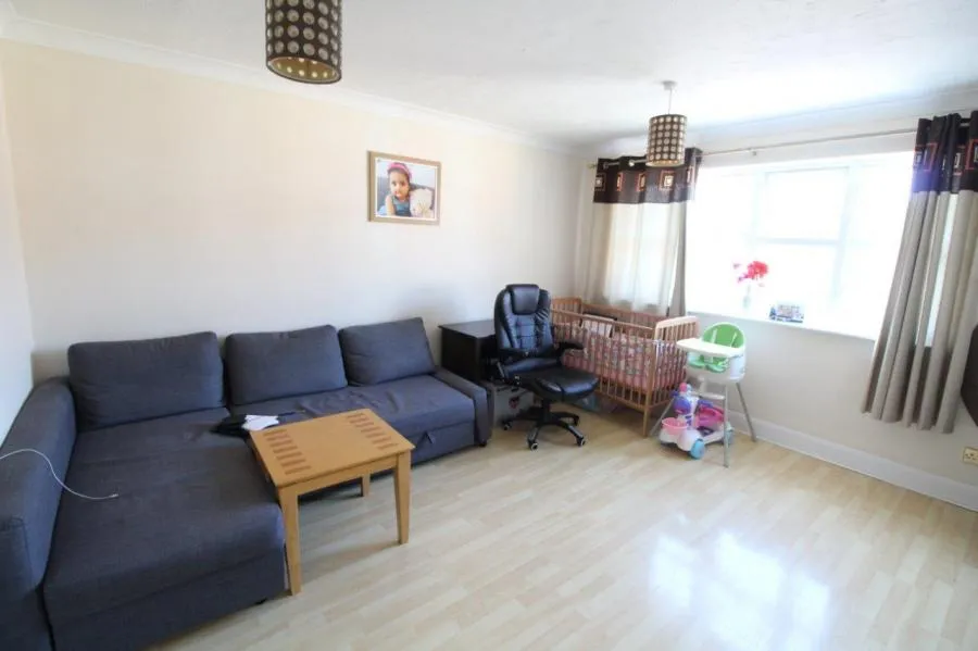 Earls Meade, Luton, LU2, photo 2
