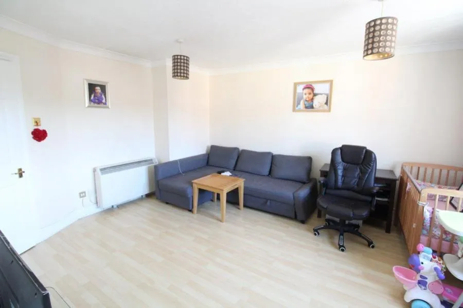 Earls Meade, Luton, LU2, photo 5