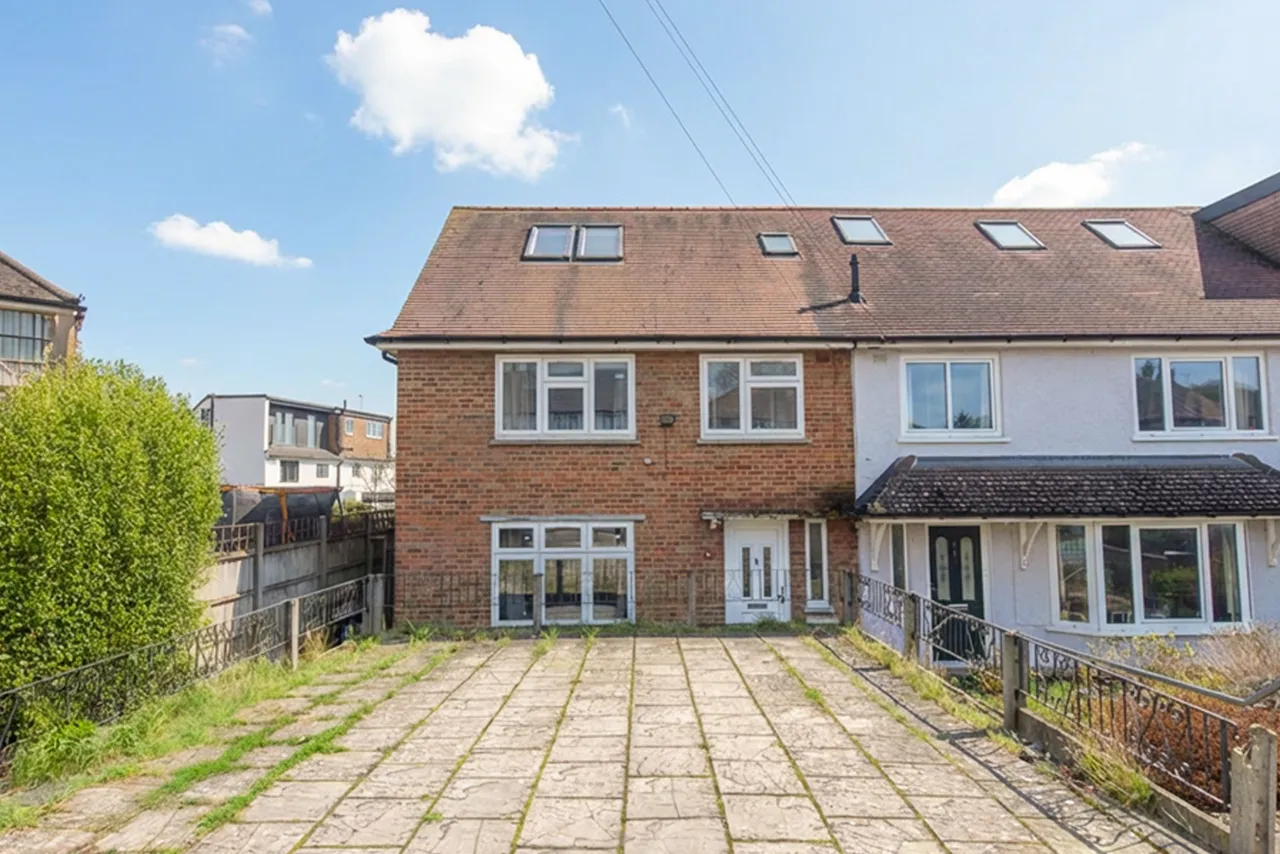 4 bed house to rent — 9 Rushden Gardens, London