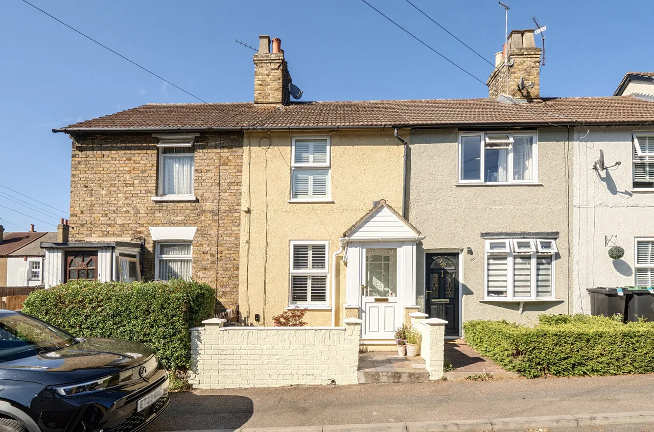 2 bed house for sale — New Road, South Darenth, DA4
