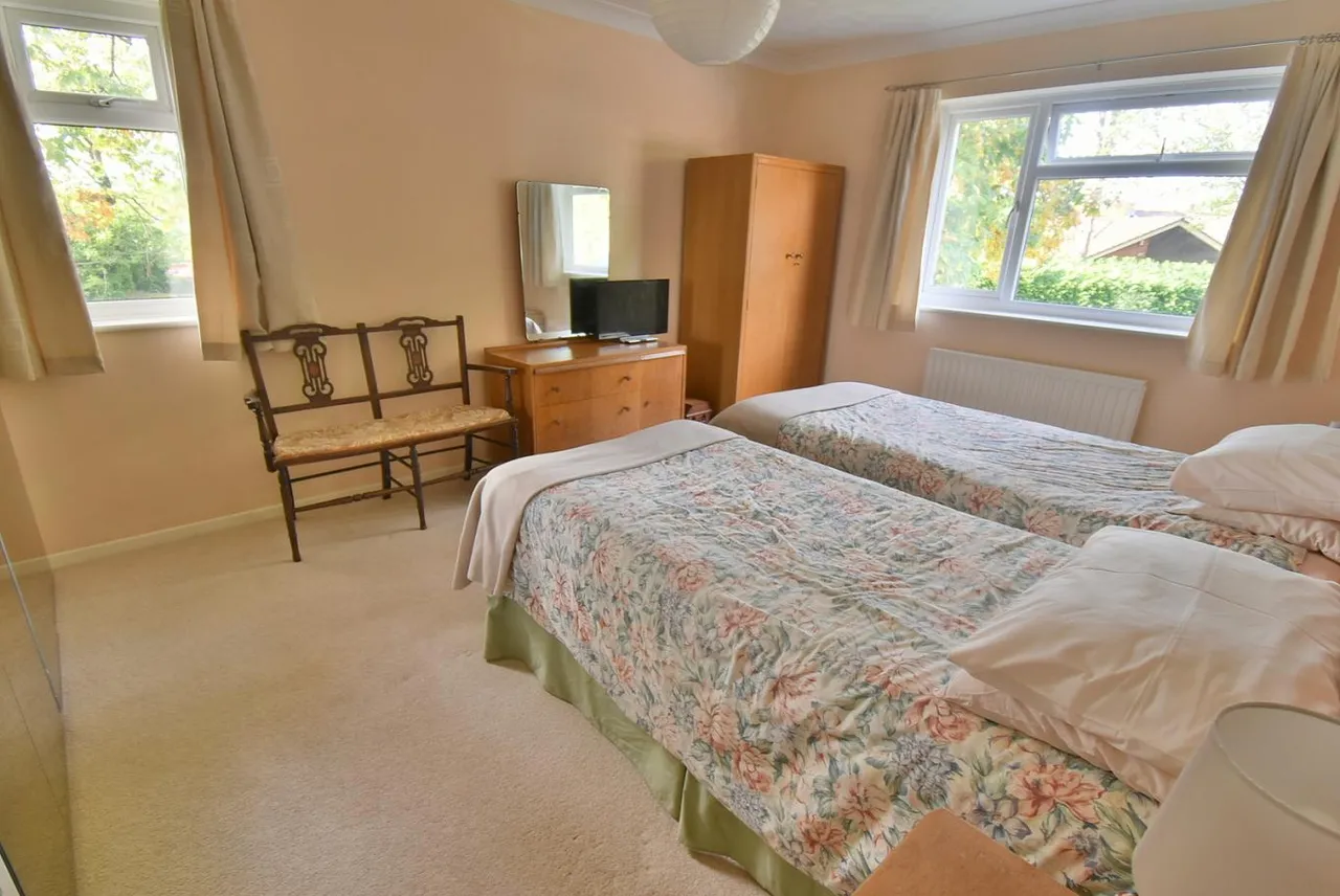 Beaufoys Court, BH22, photo 9
