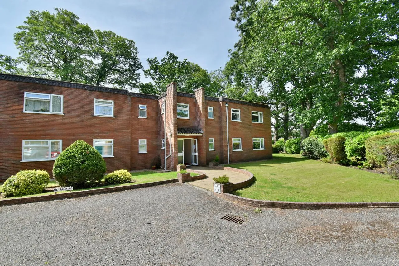 Beaufoys Court, BH22, photo 15