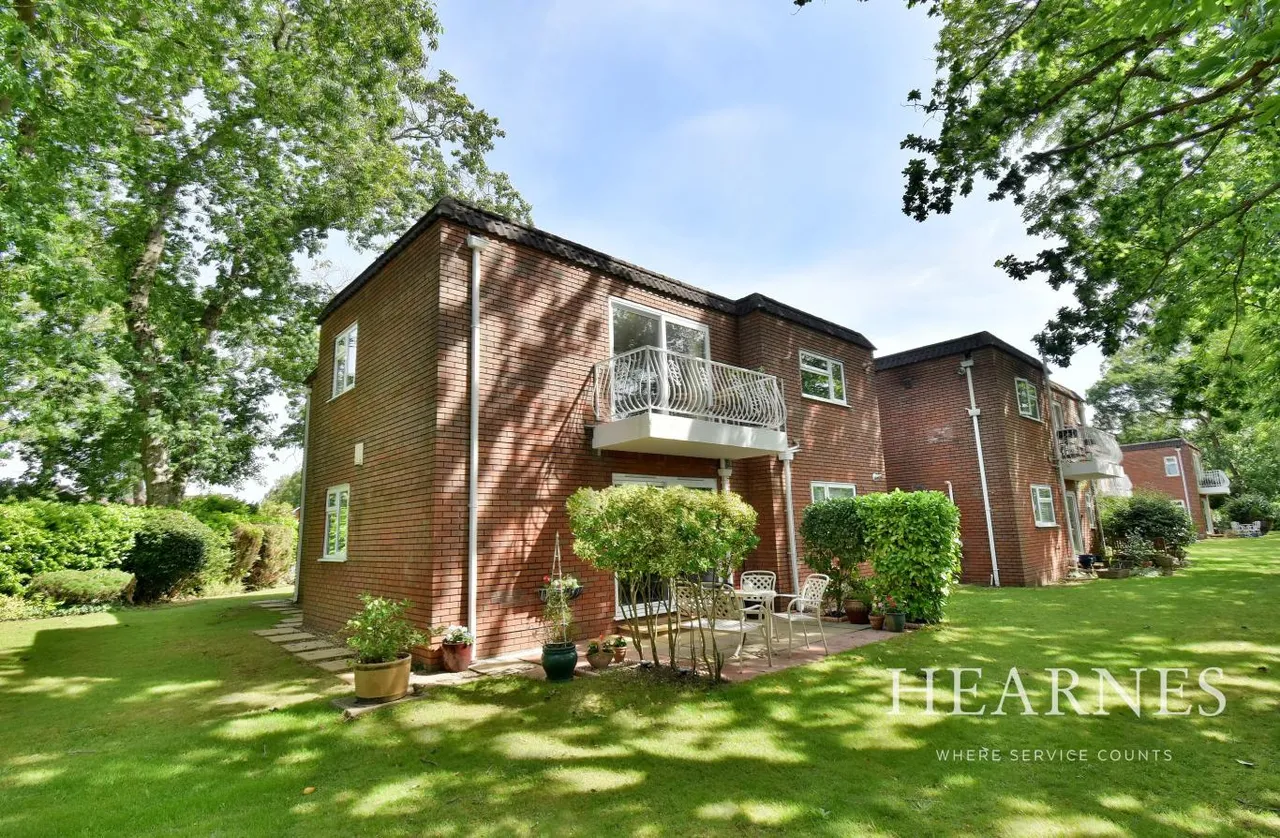 2 bed flat for sale, Beaufoys Court, BH22