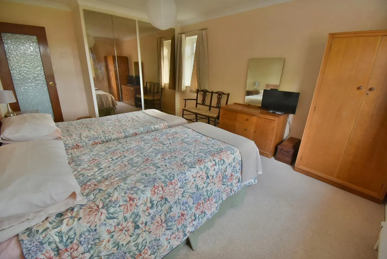 Beaufoys Court, BH22, photo 10