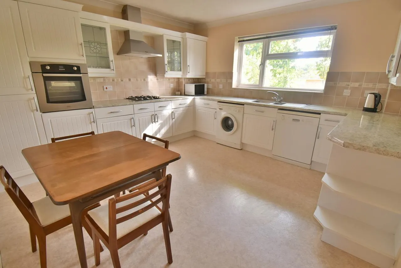Beaufoys Court, BH22, photo 3