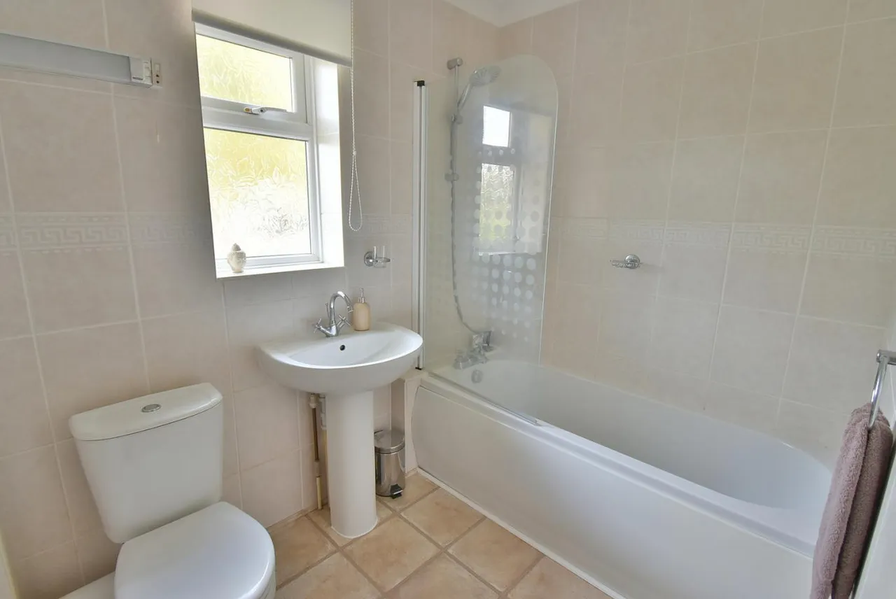 Beaufoys Court, BH22, photo 12