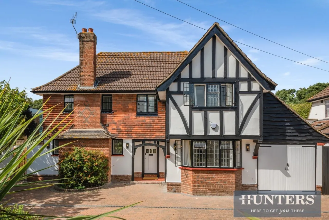 4 bed house to rent, Firs Drive, Hounslow, TW5
