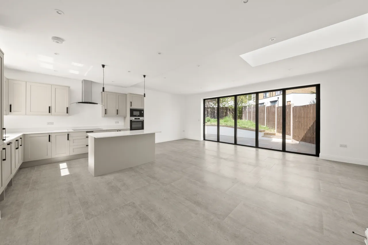 Gonville Crescent, Northolt, UB5, photo 4