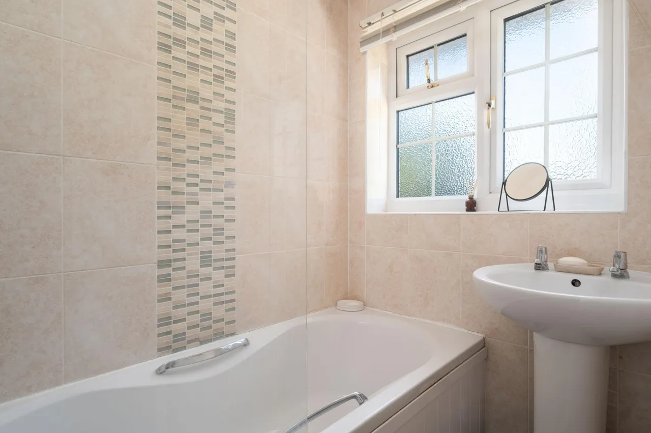 Middle Close, Newbury, RG14, photo 8