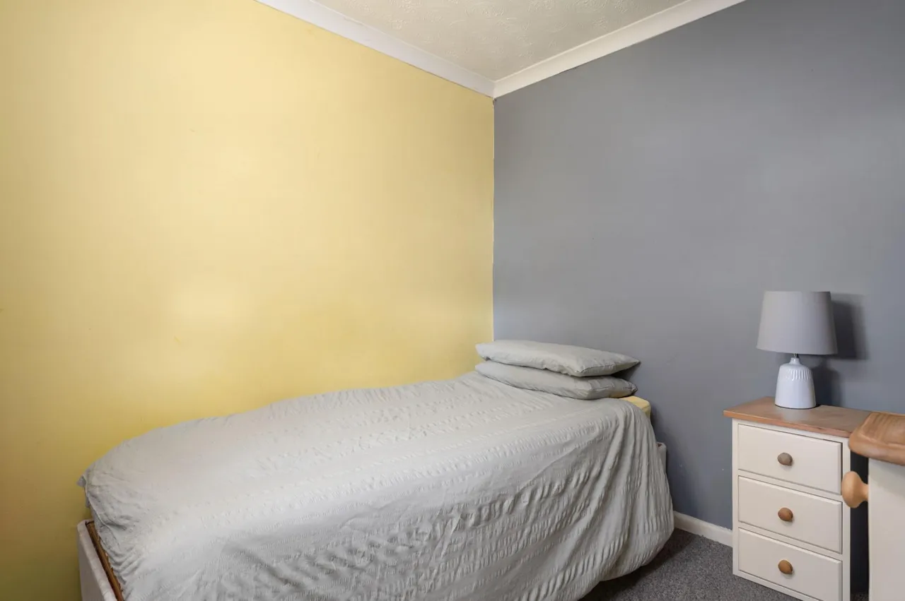 Middle Close, Newbury, RG14, photo 9