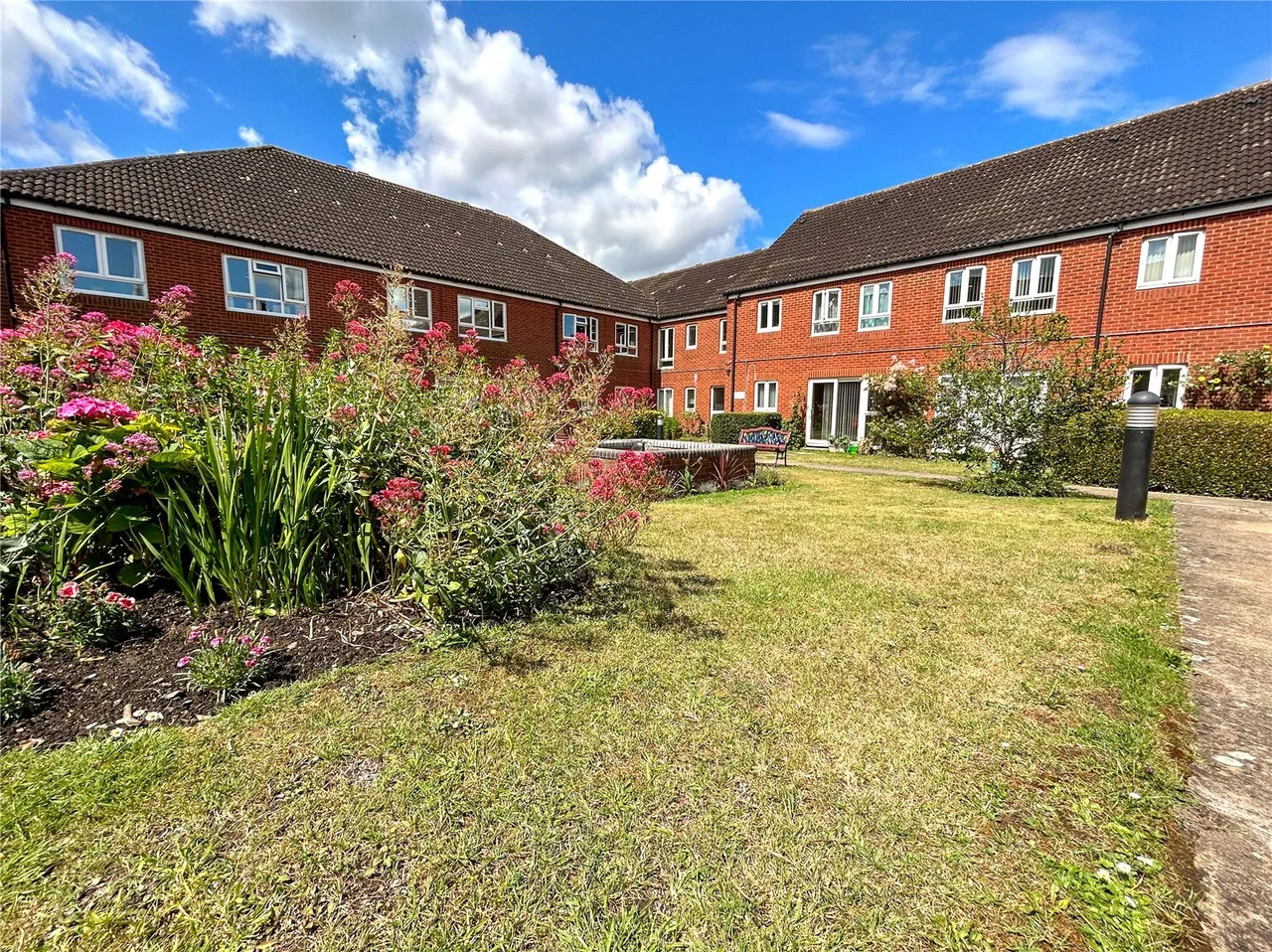 Westbury, photo 9