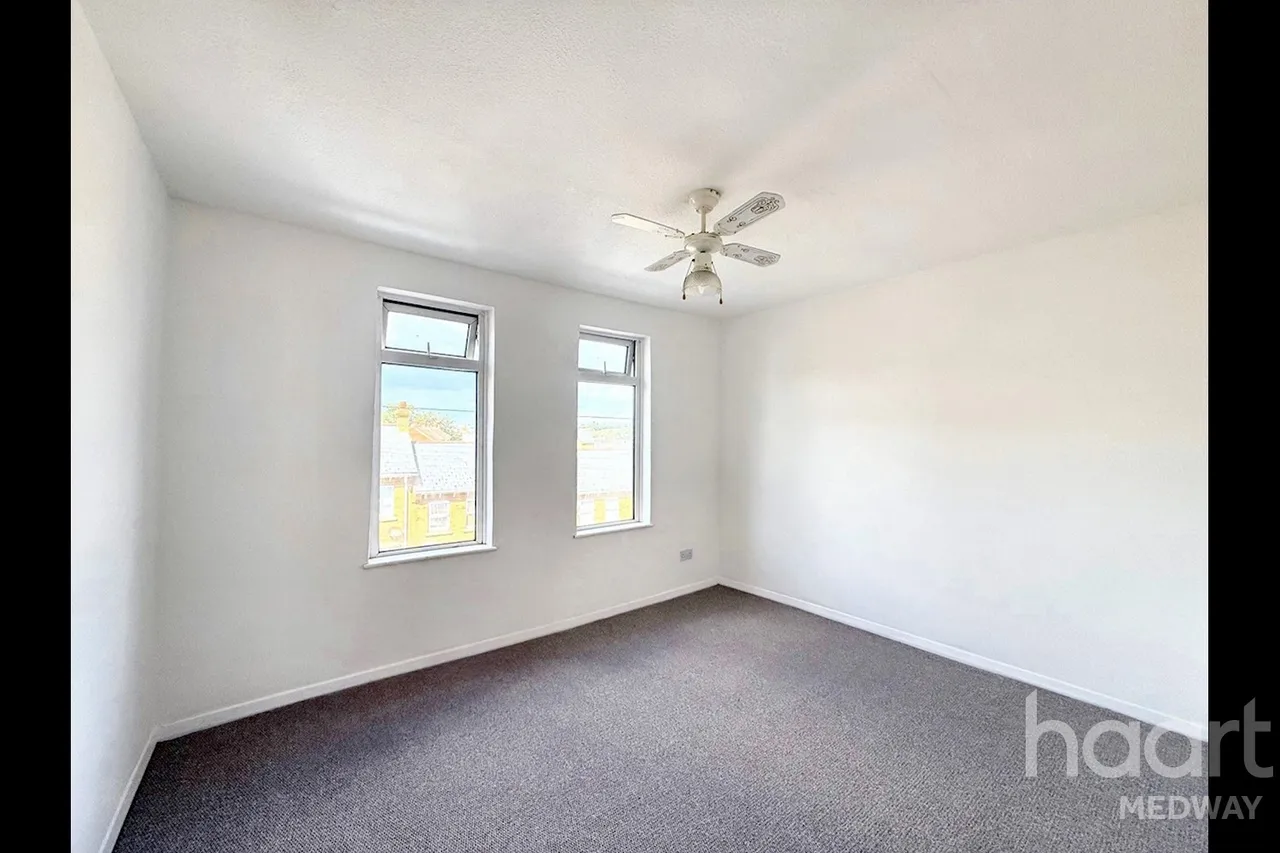 Magpie Hall Road, Chatham, ME4, photo 6