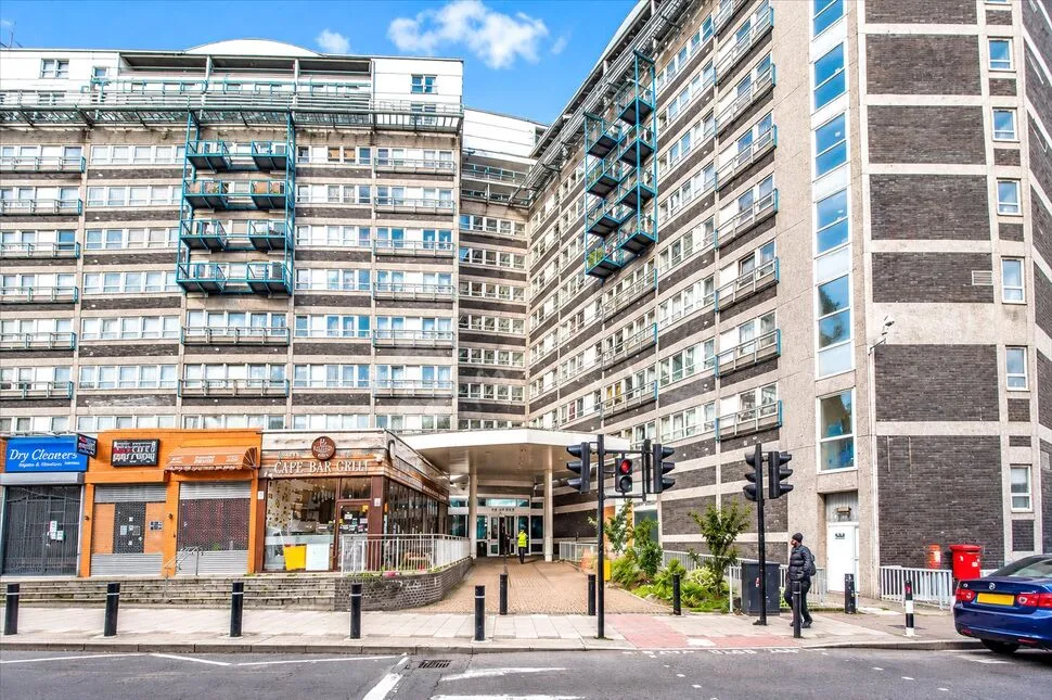 1 bed flat for sale — Calderwood Street, London, SE18