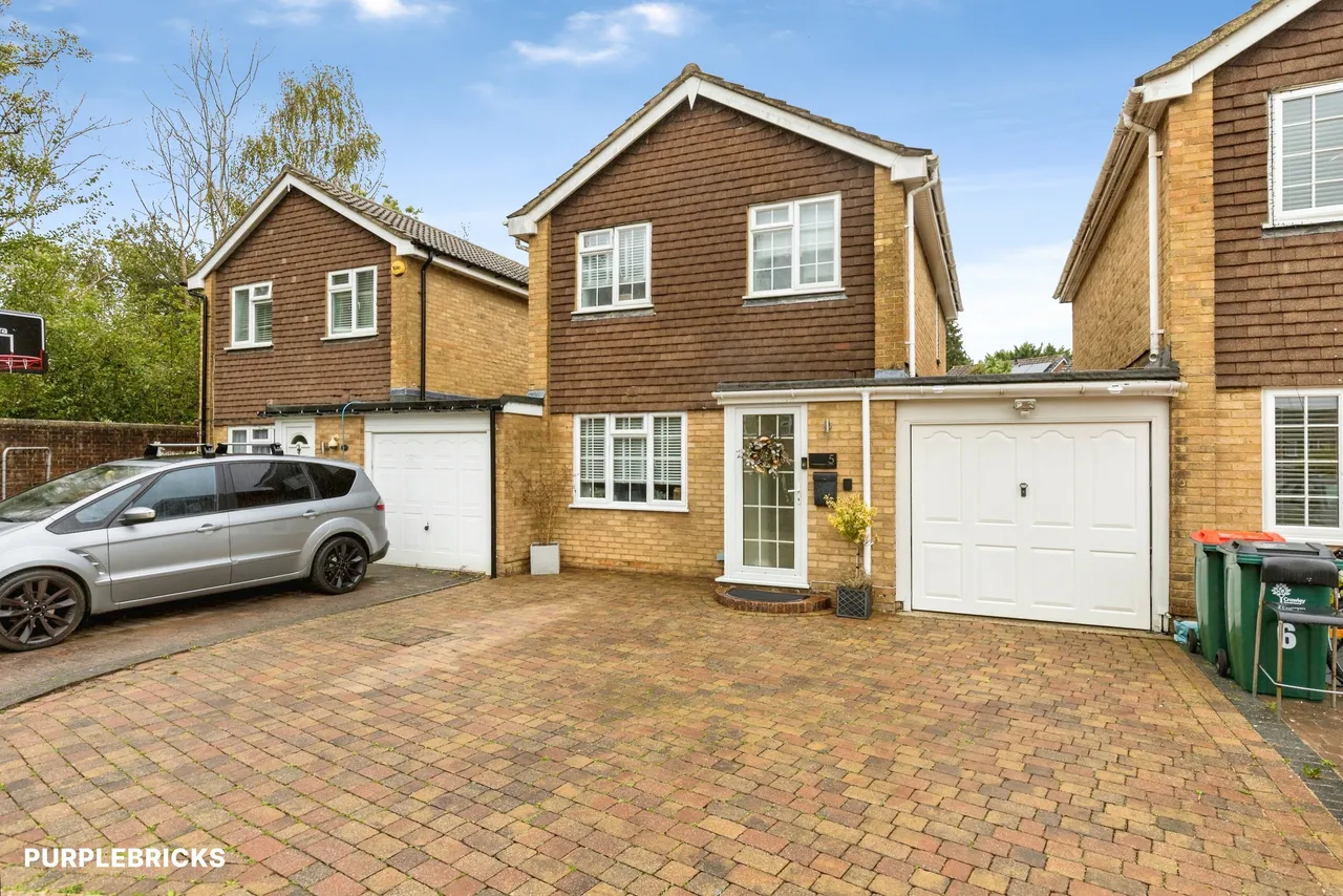 3 bed house for sale, St. Hildas Close, Crawley, RH10
