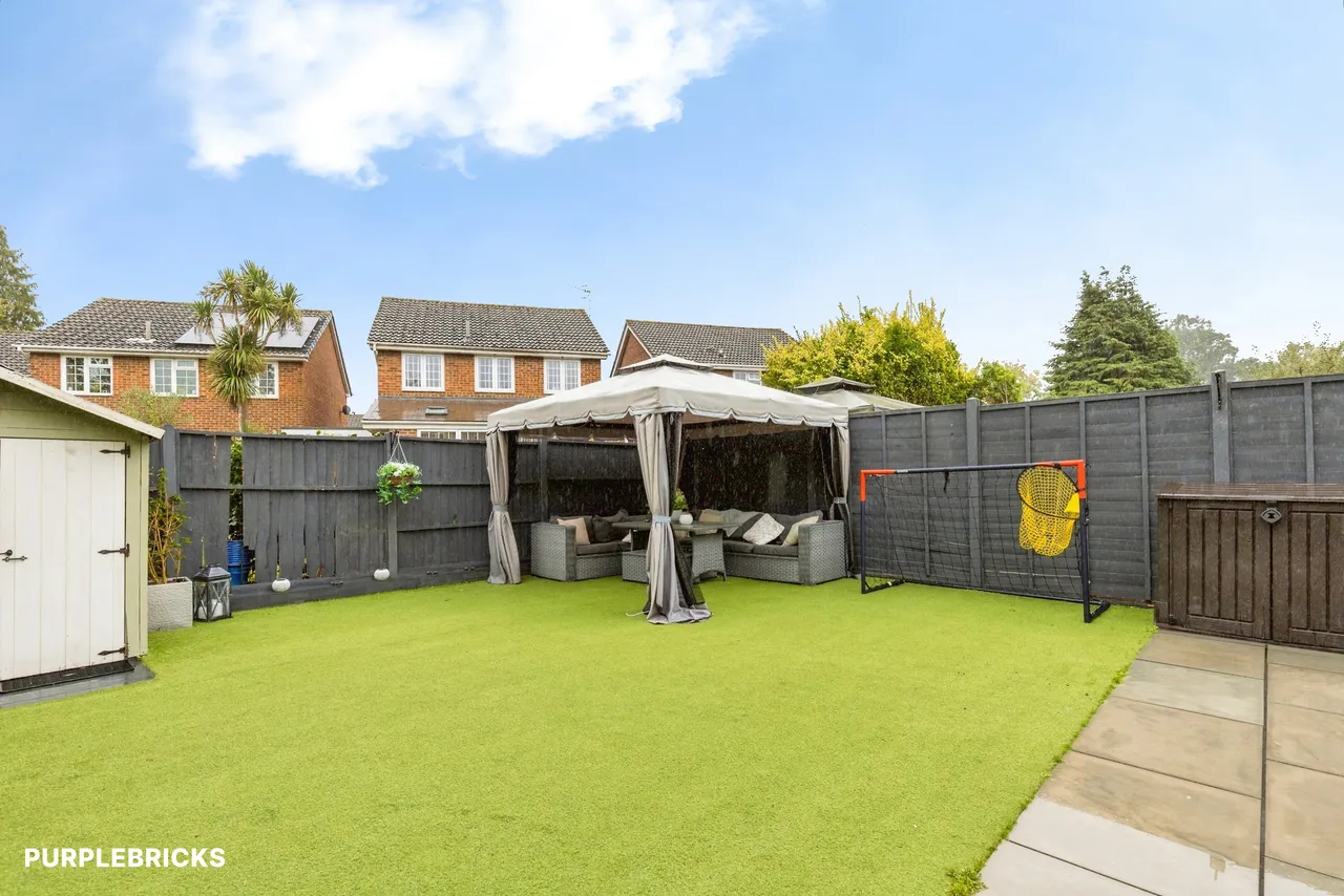 St. Hildas Close, Crawley, RH10, photo 5