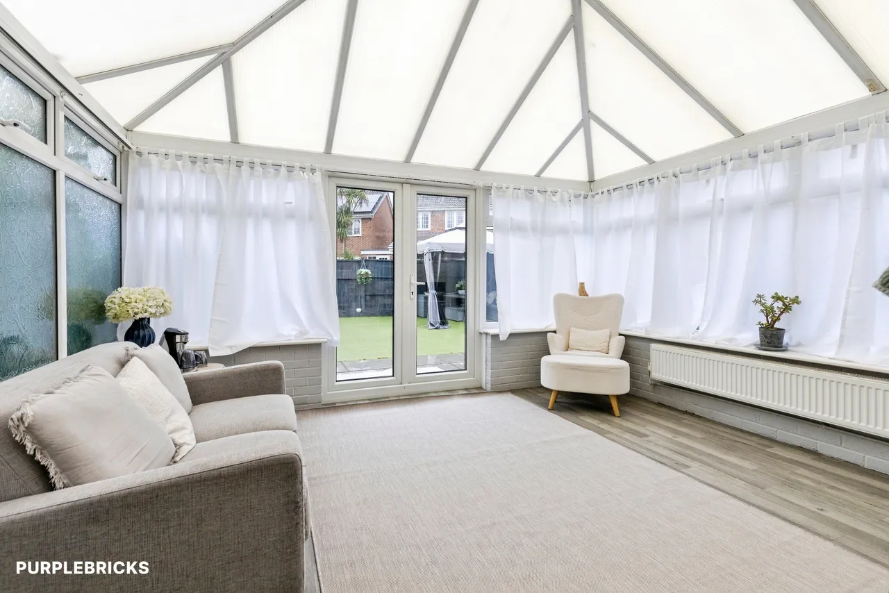 St. Hildas Close, Crawley, RH10, photo 4