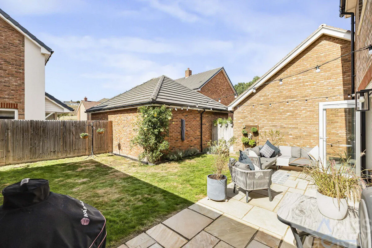 Parkwood Hill, Greenhithe, DA9, photo 15
