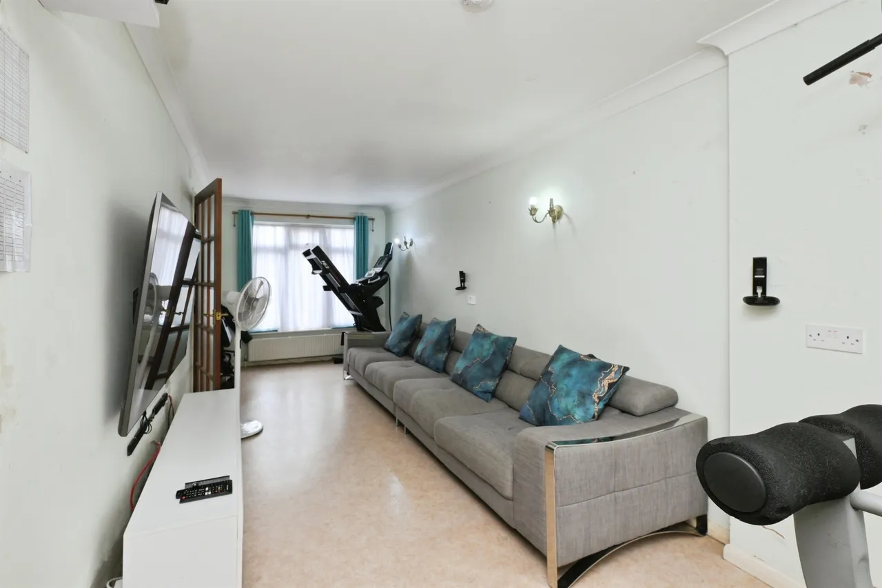 Longwood Road, Hertford, photo 6