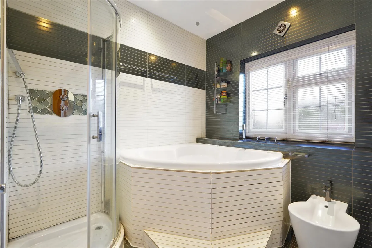 Grendon Gardens, Wembley, HA9, photo 7