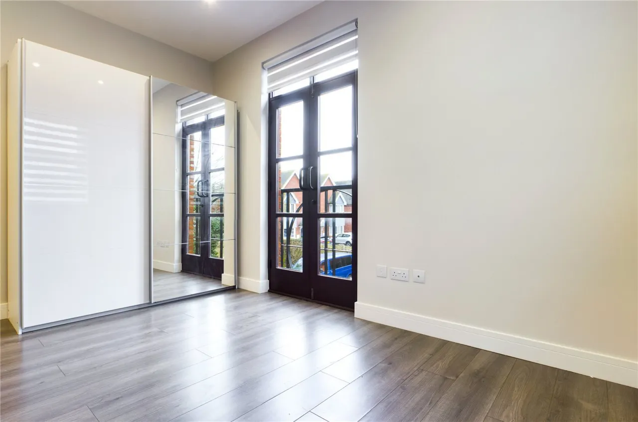 High Street, Theale, RG7, photo 8