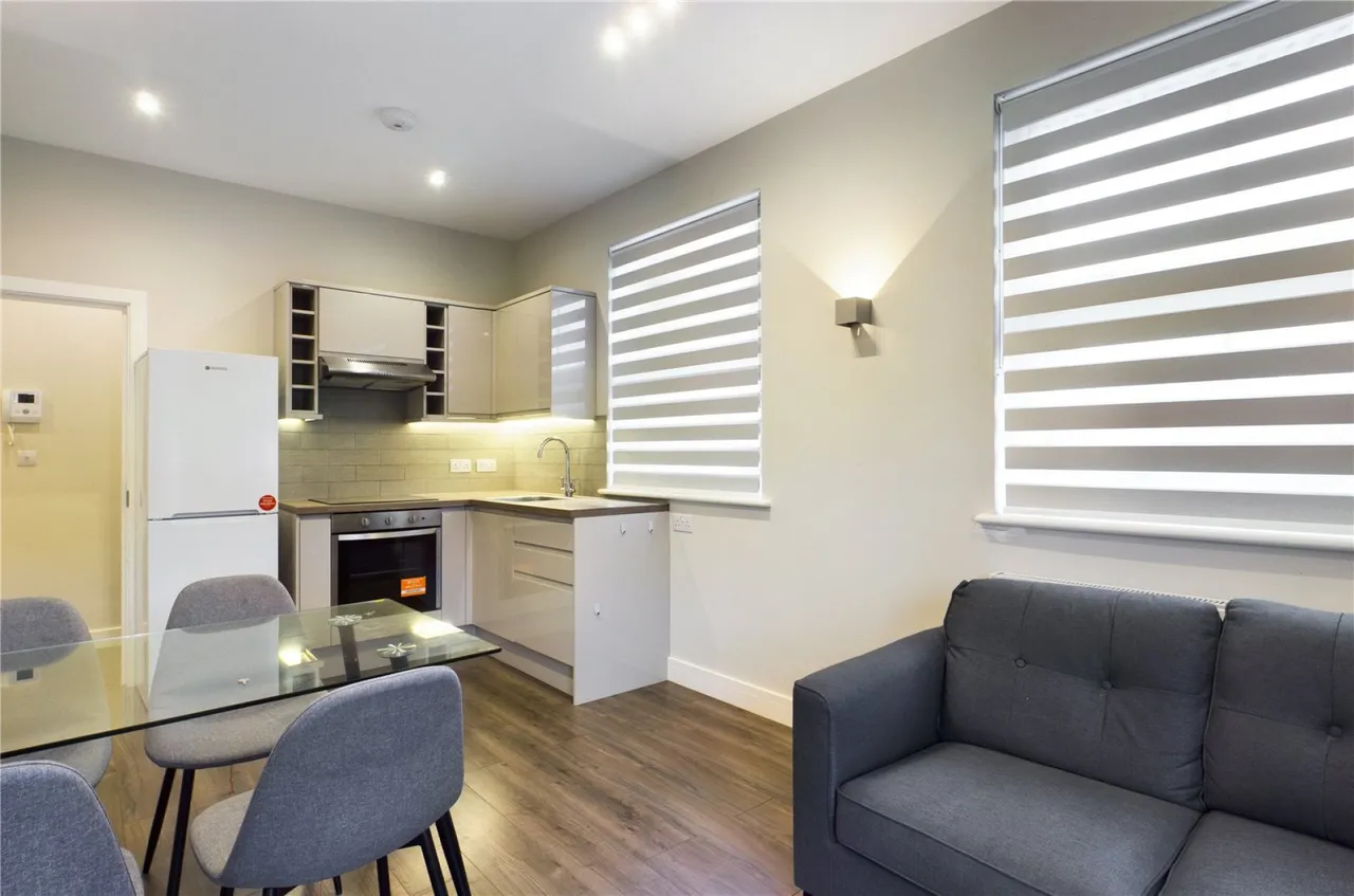 High Street, Theale, RG7, photo 2
