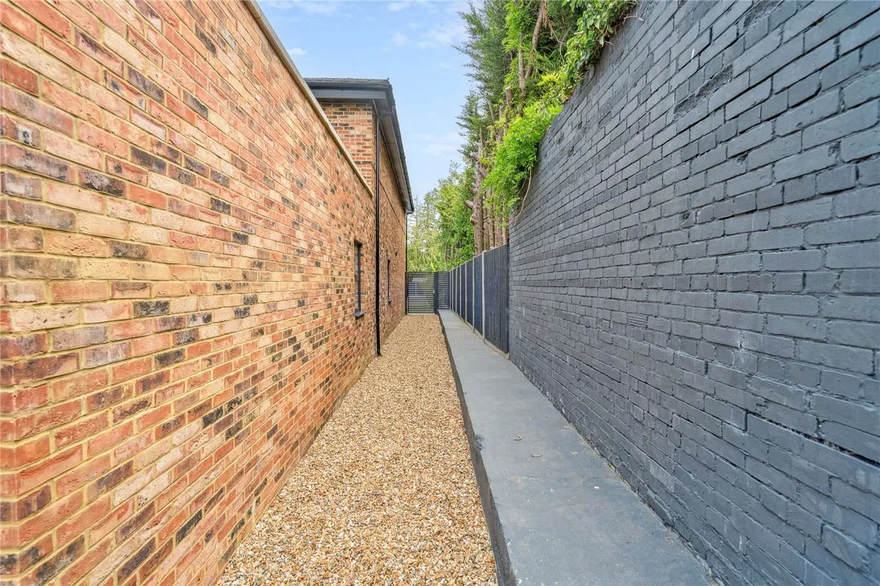 Laurels Road, Iver, SL0, photo 3