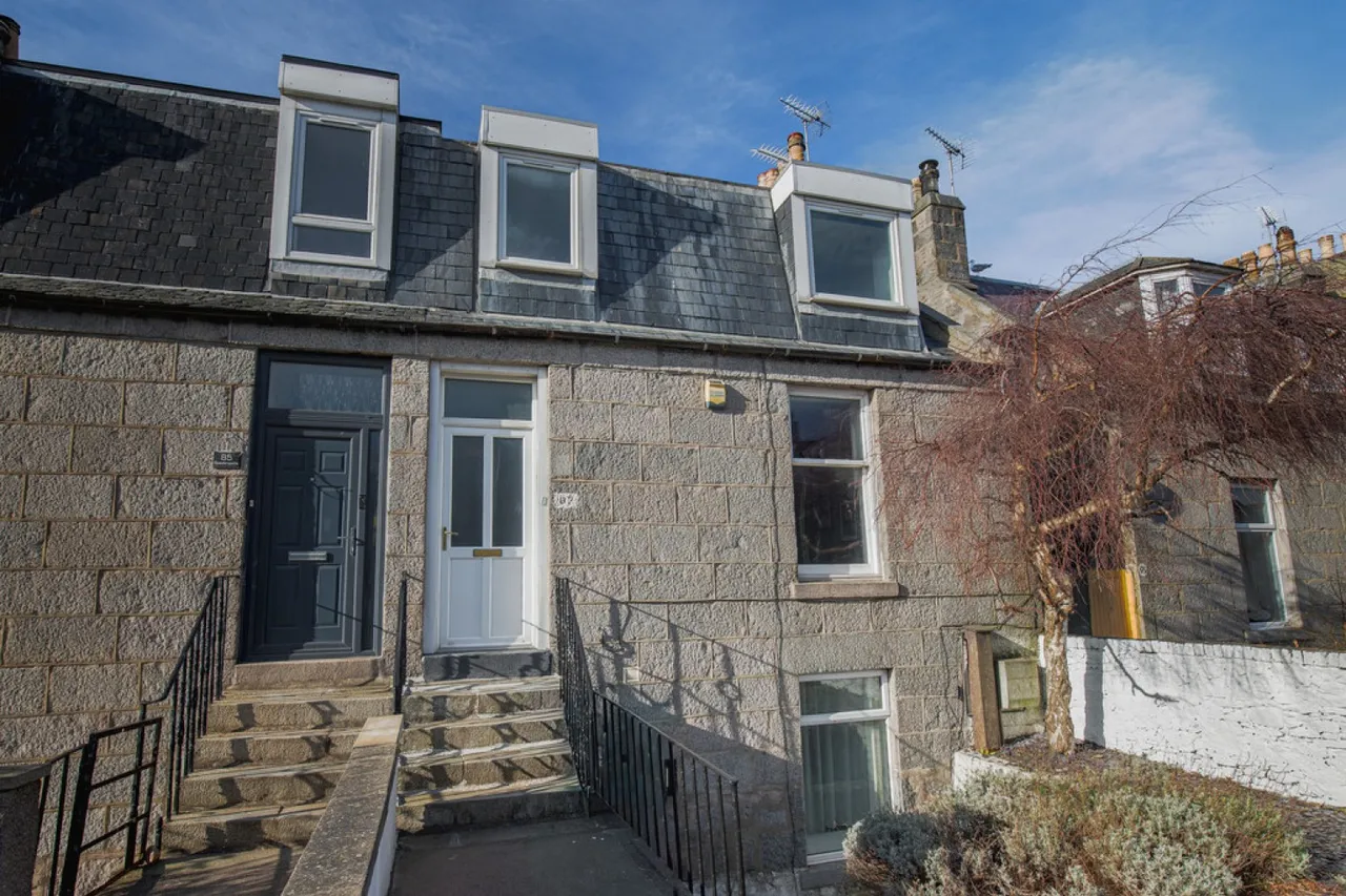 2 bed flat for sale — Constitution Street, Aberdeen