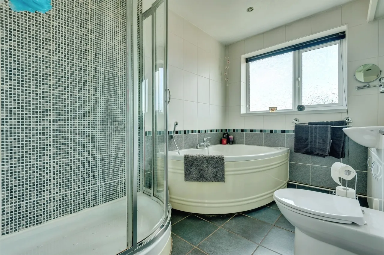 Aster Crescent, Beechwood, WA7, photo 16