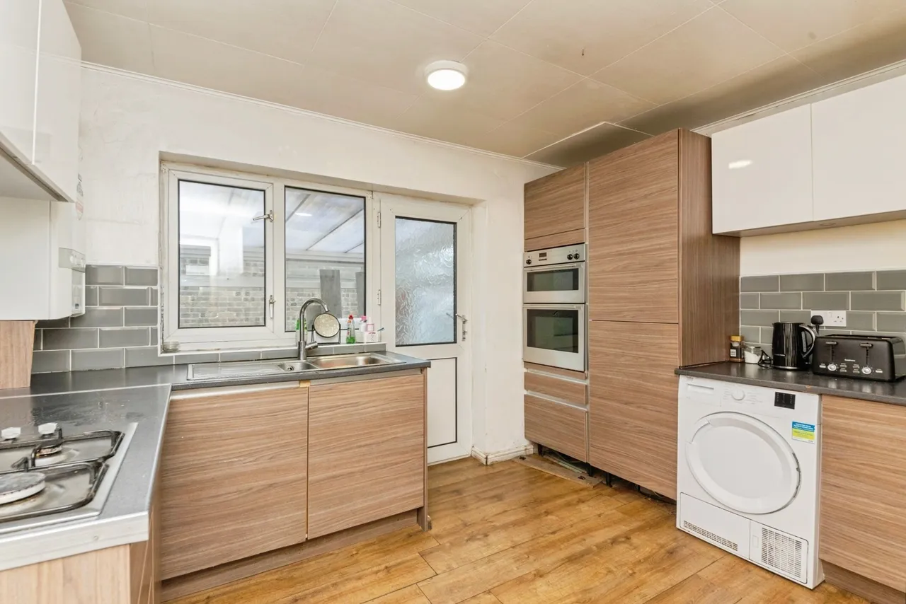 3 bed house for sale — Douglas Road, Clacton-on-Sea, Essex, CO15