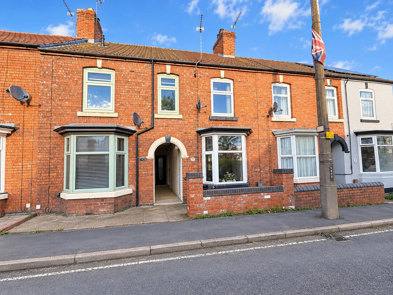 2 bed house for sale, High Street, Newhall