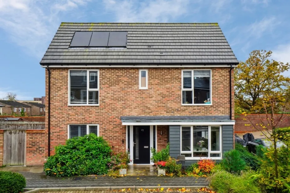 3 bed house for sale, Masterman Place, Uxbridge, UB10