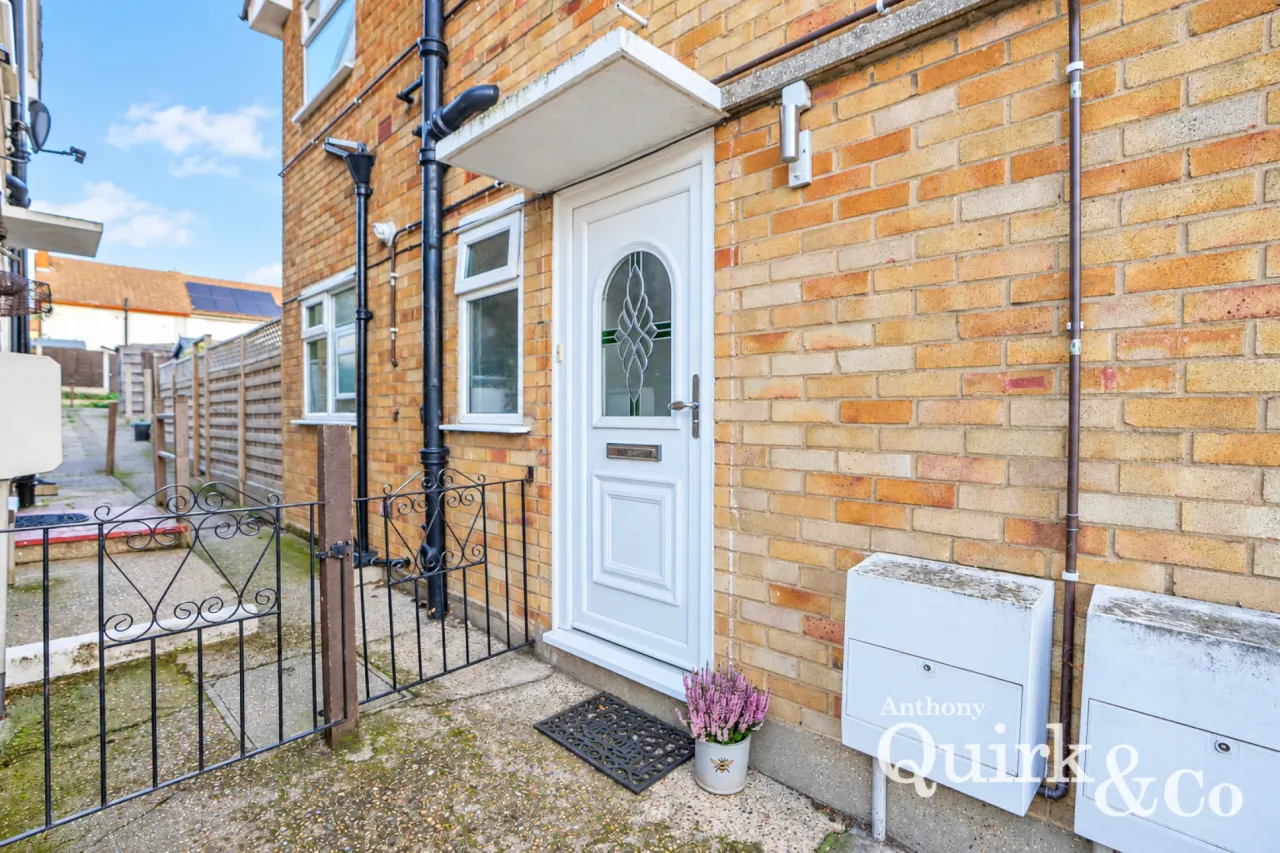 High Road, Benfleet, SS7, photo 2