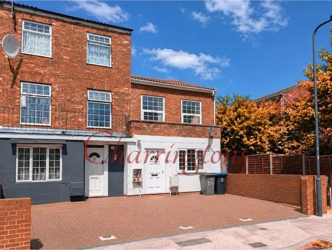 3 bed house to rent — Beautifully Refurbished Three-Bedroom...