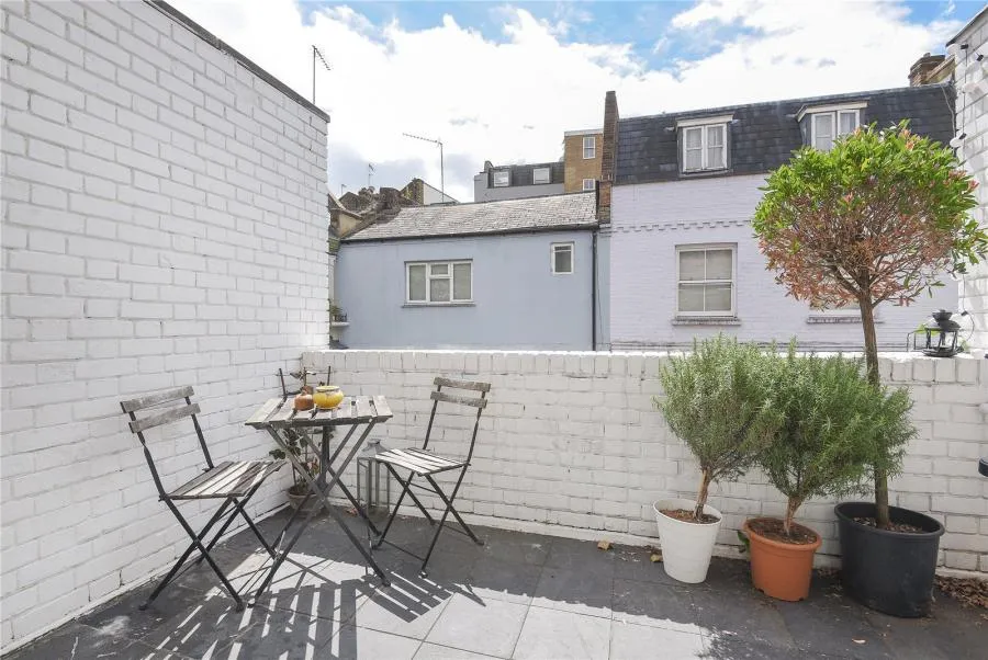 3 bed house to rent, Ruston Mews, London, W11