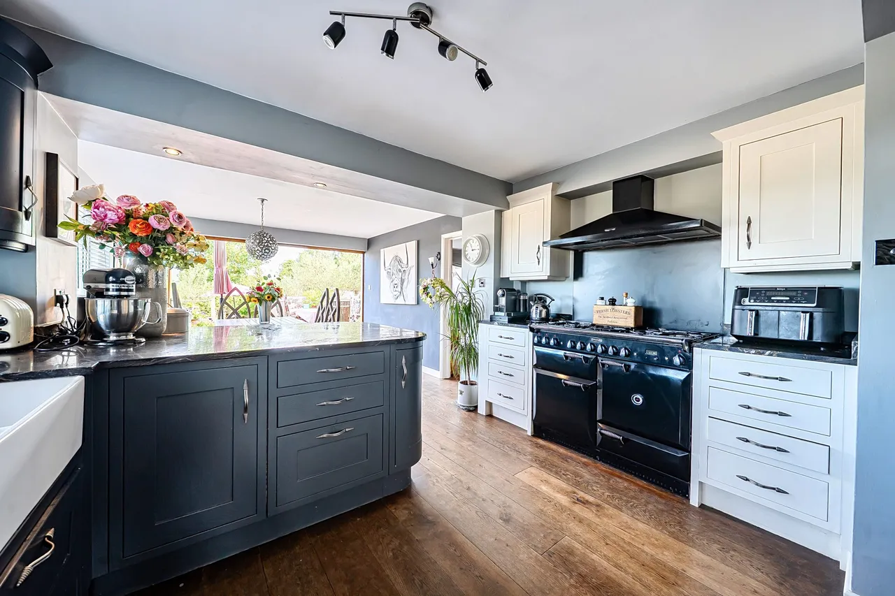 Island Cottages Kembers Lane, Mapledurwell, Basingstoke, RG25 2NA, photo 5