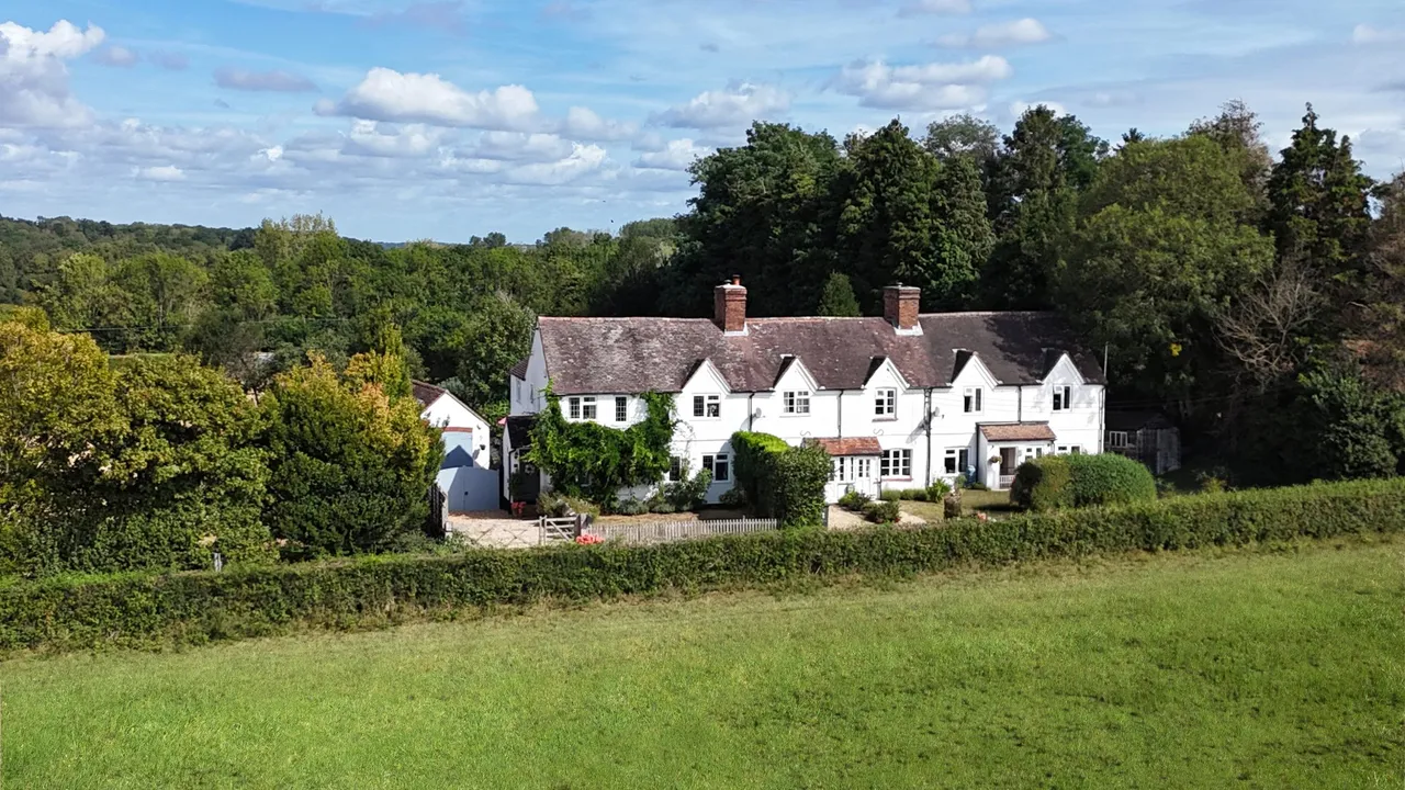 4 bed house for sale — Island Cottages Kembers Lane, Mapledurwell, Basingstoke, RG25 2NA