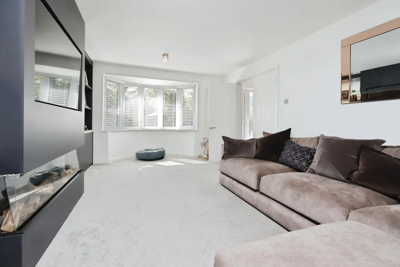 Damson Drive, The Rock, TF3, photo 10