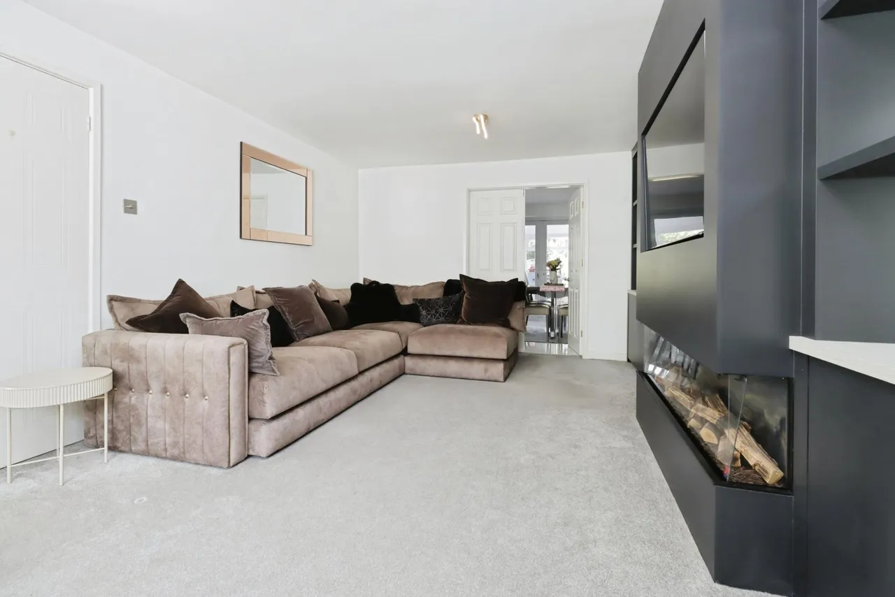 Damson Drive, The Rock, TF3, photo 8