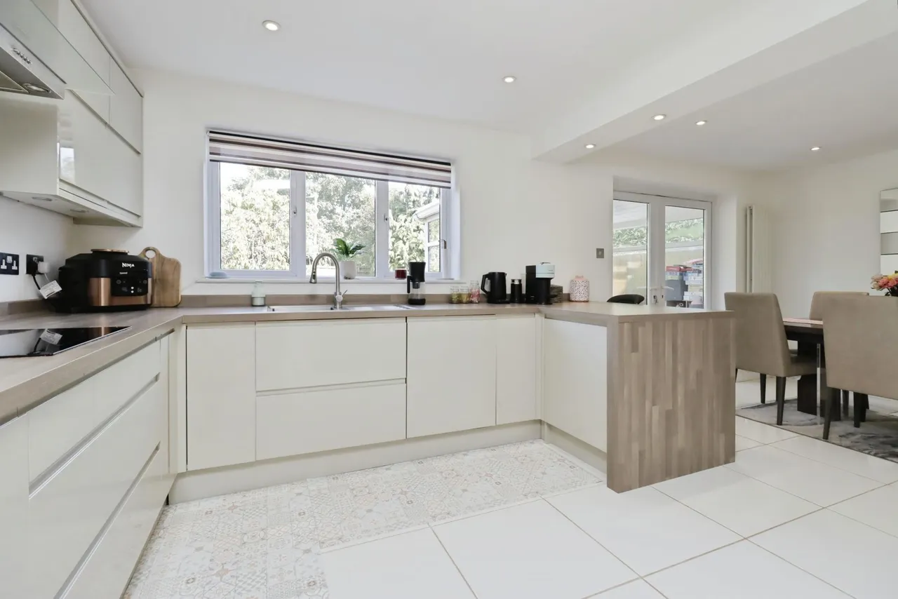 Damson Drive, The Rock, TF3, photo 6