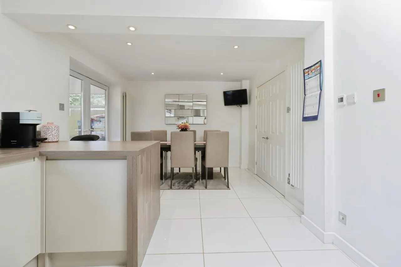 Damson Drive, The Rock, TF3, photo 5