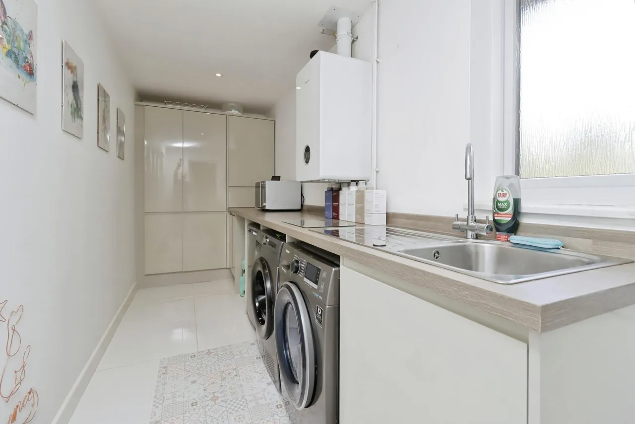 Damson Drive, The Rock, TF3, photo 12