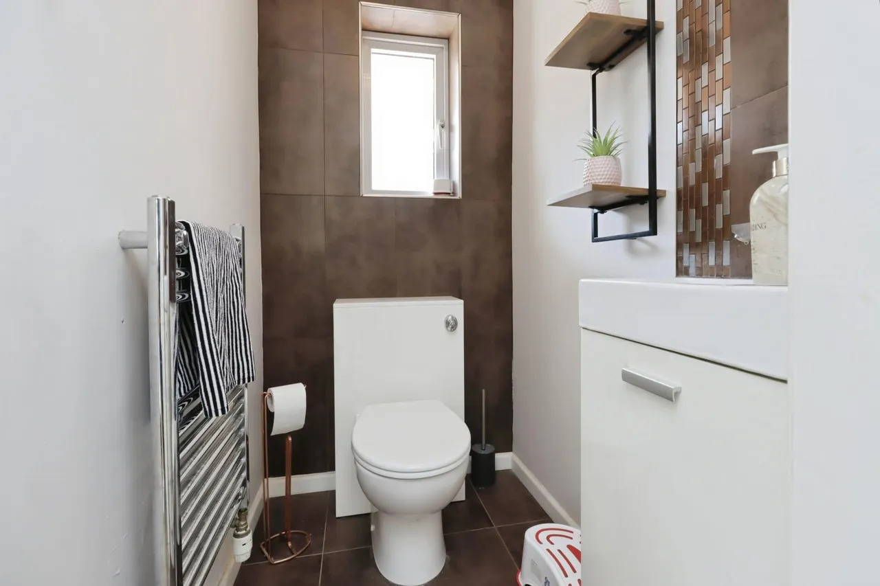 Damson Drive, The Rock, TF3, photo 11