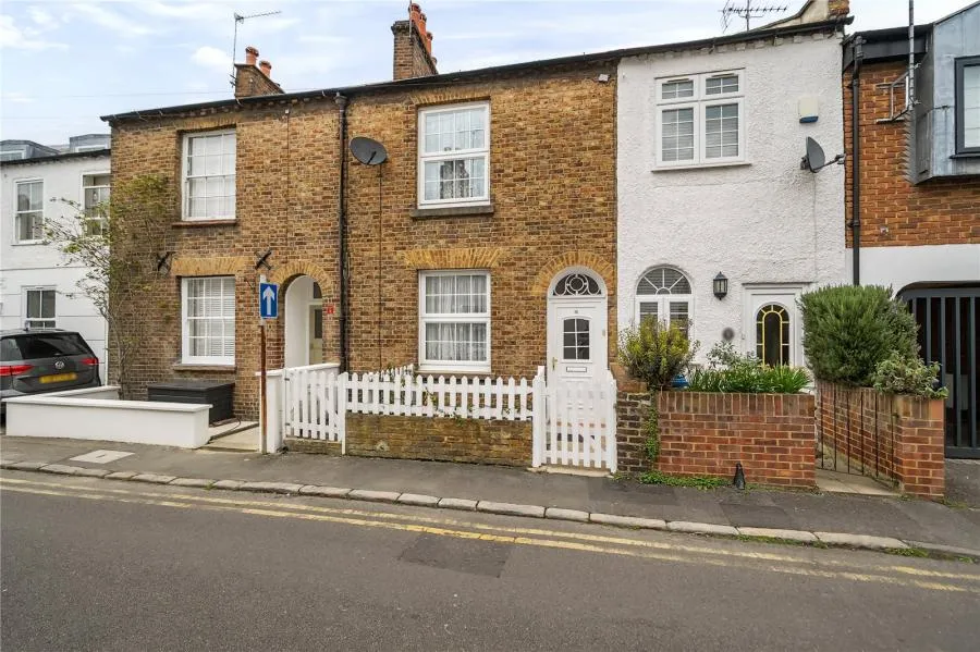 2 bed house for sale, Russell Street, Windsor, SL4